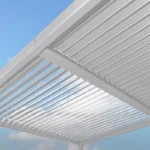 Pergola 3x4 bioclimatica autoportante bianca con LED solare - Eden - immagine 5