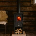 Stufa a Legna in Acciaio e Ghisa 7kw Riscaldamento 120m3 Camino con Piastra Cottura, Cassetto Portacenere Estraibile e Vano Portalegna Design 33x34x94 - immagine 7